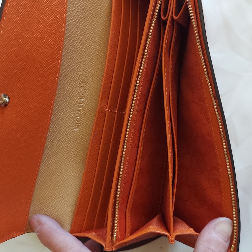 Pink Wallet - Picture 2 of 3
